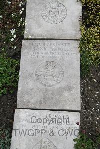 Boulogne Eastern Cemetery - Daniels, F