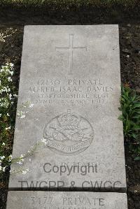 Boulogne Eastern Cemetery - Davies, A J