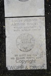 Boulogne Eastern Cemetery - Davies, Arthur