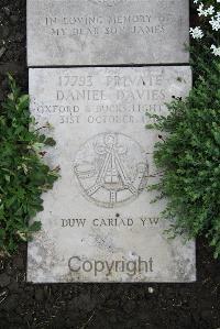 Boulogne Eastern Cemetery - Davies, Daniel