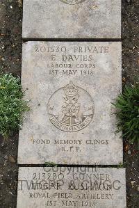 Boulogne Eastern Cemetery - Davies, E