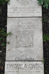 Boulogne Eastern Cemetery - Davies, G