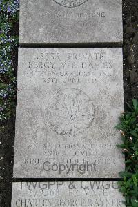 Boulogne Eastern Cemetery - Davies, Percy Reginald