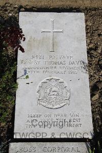 Boulogne Eastern Cemetery - Davis, Ernest Thomas