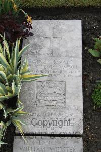 Boulogne Eastern Cemetery - Davison, John Henry