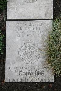 Boulogne Eastern Cemetery - Dennett, Charles Ronald