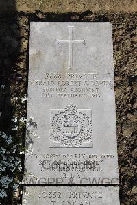 Boulogne Eastern Cemetery - Devey, Gerald Robert Sebastian