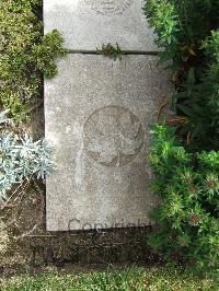 Boulogne Eastern Cemetery - Dewar, E L