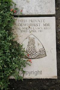 Boulogne Eastern Cemetery - Dewhurst, H