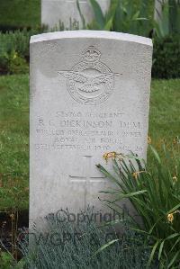 Boulogne Eastern Cemetery - Dickinson, Richard Cuthbert