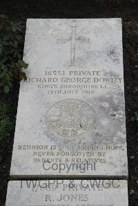 Boulogne Eastern Cemetery - Dowley, R G