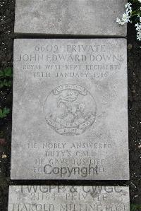 Boulogne Eastern Cemetery - Downs, John Edward