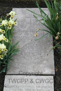 Boulogne Eastern Cemetery - Draycott, W