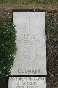 Boulogne Eastern Cemetery - Dyer, David