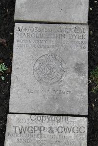 Boulogne Eastern Cemetery - Dyer, Harold John