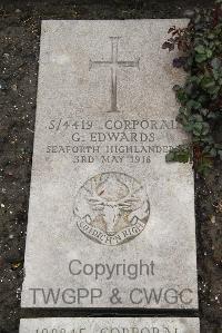 Boulogne Eastern Cemetery - Edwards, Gregory