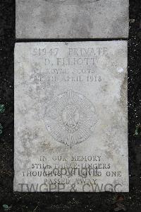 Boulogne Eastern Cemetery - Elliott, D