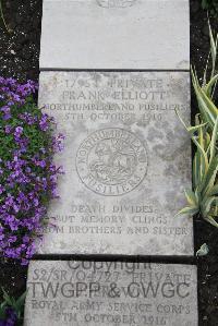 Boulogne Eastern Cemetery - Elliott, Frank