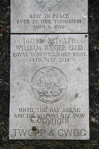 Boulogne Eastern Cemetery - Ellis, William Daniel