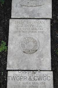 Boulogne Eastern Cemetery - Entwisle, Cyril James