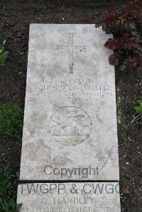 Boulogne Eastern Cemetery - Entwistle, Richard