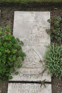 Boulogne Eastern Cemetery - Evans, M