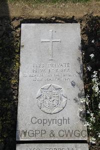 Boulogne Eastern Cemetery - Farmer, W