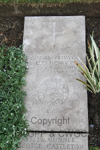 Boulogne Eastern Cemetery - Fenn, Charles Henry