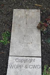 Boulogne Eastern Cemetery - Fergusson, James