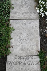 Boulogne Eastern Cemetery - Finegan, Walter