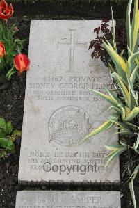 Boulogne Eastern Cemetery - Flint, Sidney George