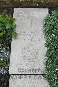 Boulogne Eastern Cemetery - Flowers, Lawrence