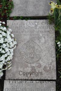 Boulogne Eastern Cemetery - Forster, Wilfred Arthur