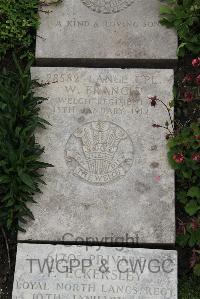 Boulogne Eastern Cemetery - Francis, W