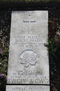 Boulogne Eastern Cemetery - Fraser, Robert