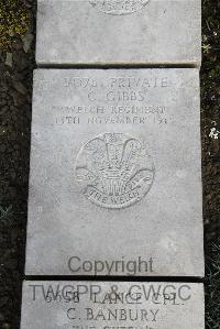 Boulogne Eastern Cemetery - Gibbs, C