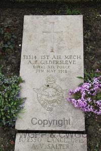 Boulogne Eastern Cemetery - Gildersleve, A E