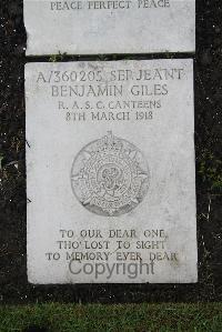 Boulogne Eastern Cemetery - Giles, Benjamin