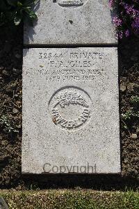 Boulogne Eastern Cemetery - Giles, Francis Albert