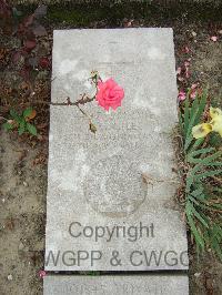 Boulogne Eastern Cemetery - Giles, Frederick George