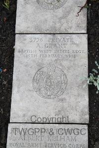 Boulogne Eastern Cemetery - Grant, A