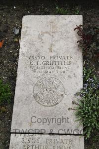 Boulogne Eastern Cemetery - Griffiths, E T