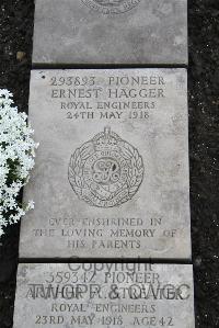 Boulogne Eastern Cemetery - Hagger, Ernest