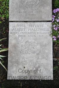 Boulogne Eastern Cemetery - Halliwell, Albert