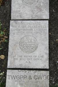 Boulogne Eastern Cemetery - Harewell, William (Topper)