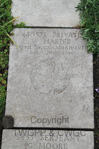 Boulogne Eastern Cemetery - Harper, W