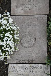 Boulogne Eastern Cemetery - Harris, H