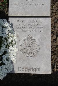 Boulogne Eastern Cemetery - Harris, J W