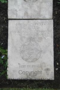 Boulogne Eastern Cemetery - Hart, G