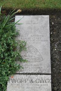 Boulogne Eastern Cemetery - Hart, Leslie